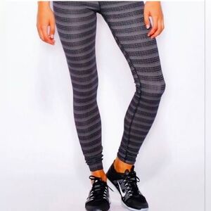 Nike Black Leggings with Stretchy Fit and Simple Design..SIZE:M